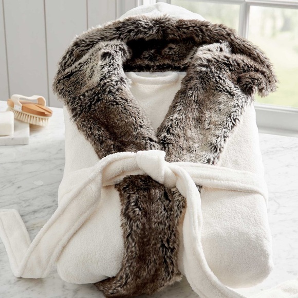 Pottery Barn Faux Fur Ombre soft hooded robe - Picture 9 of 10